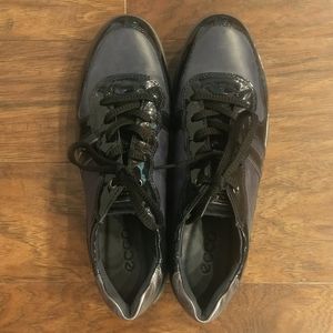 ecco black tennis shoes